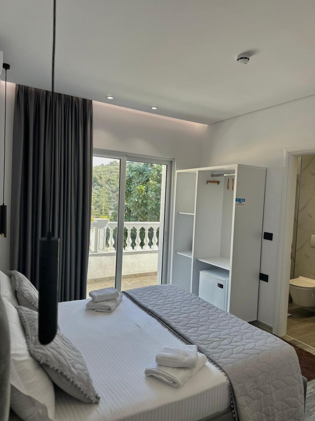 Luxury Villa Alisja Sarande With Private Beach ภายนอก รูปภาพ