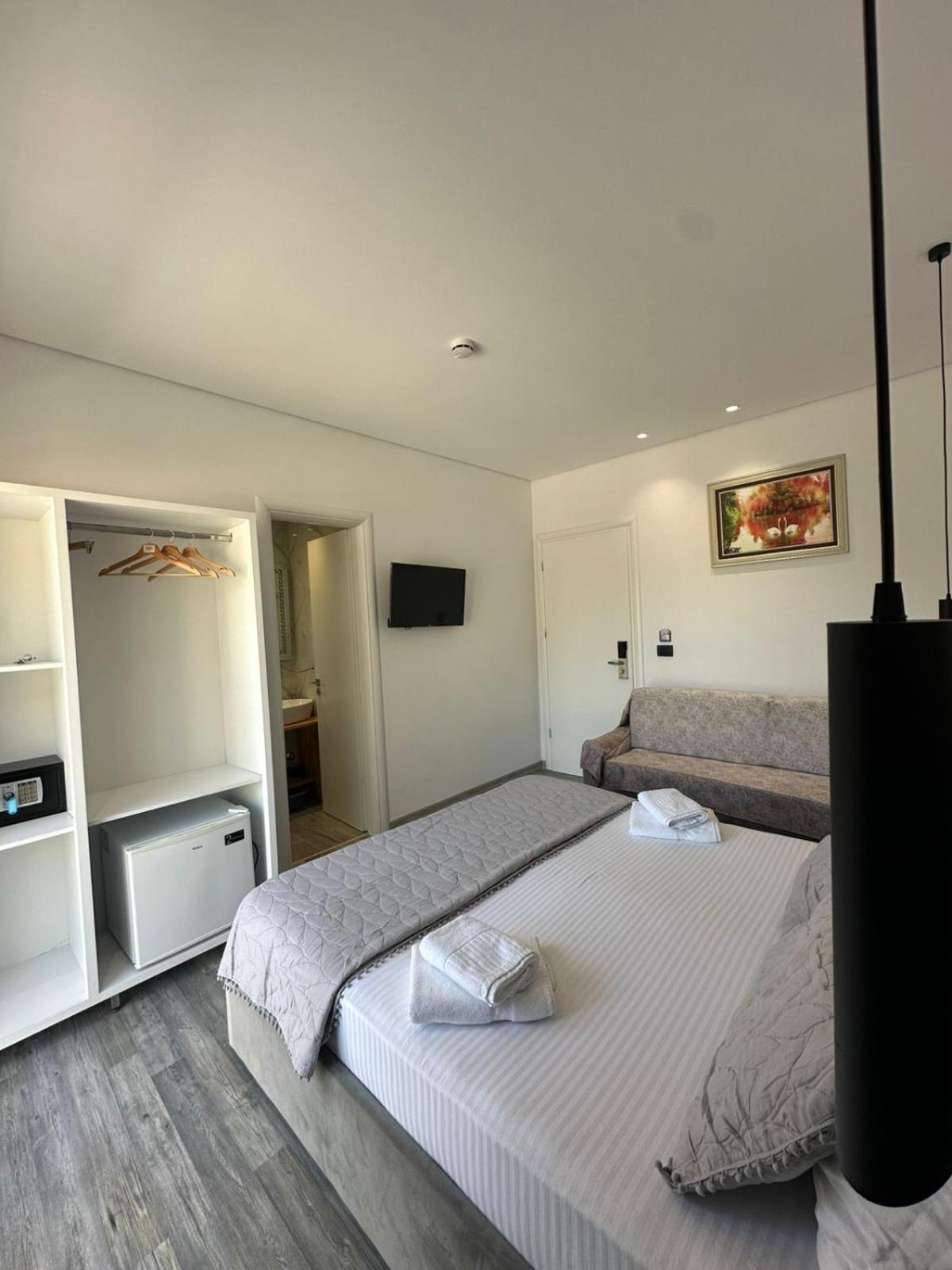 Luxury Villa Alisja Sarande With Private Beach ภายนอก รูปภาพ