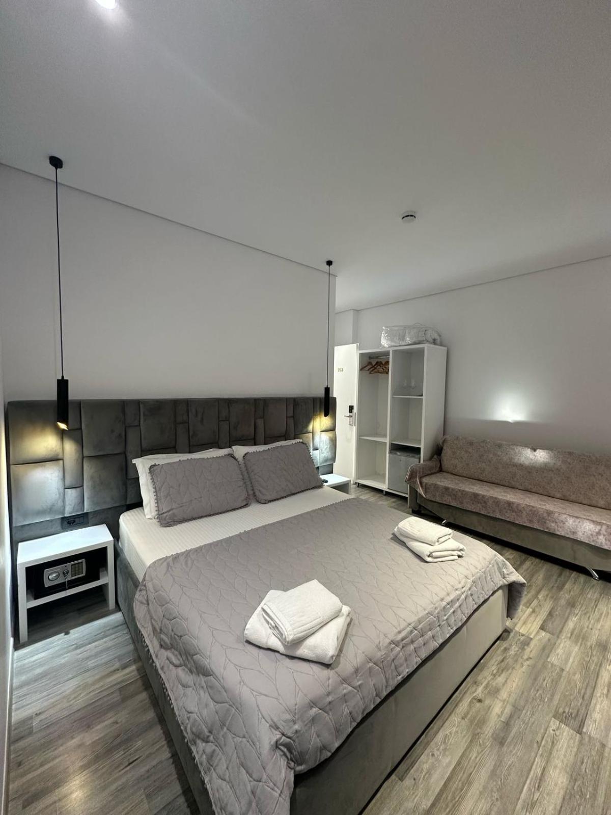 Luxury Villa Alisja Sarande With Private Beach ภายนอก รูปภาพ